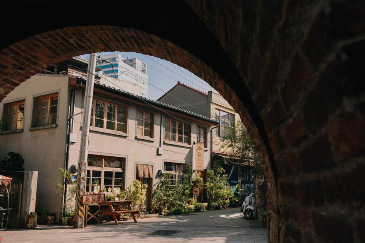 Loku. Tainan Hotel Bagian luar foto
