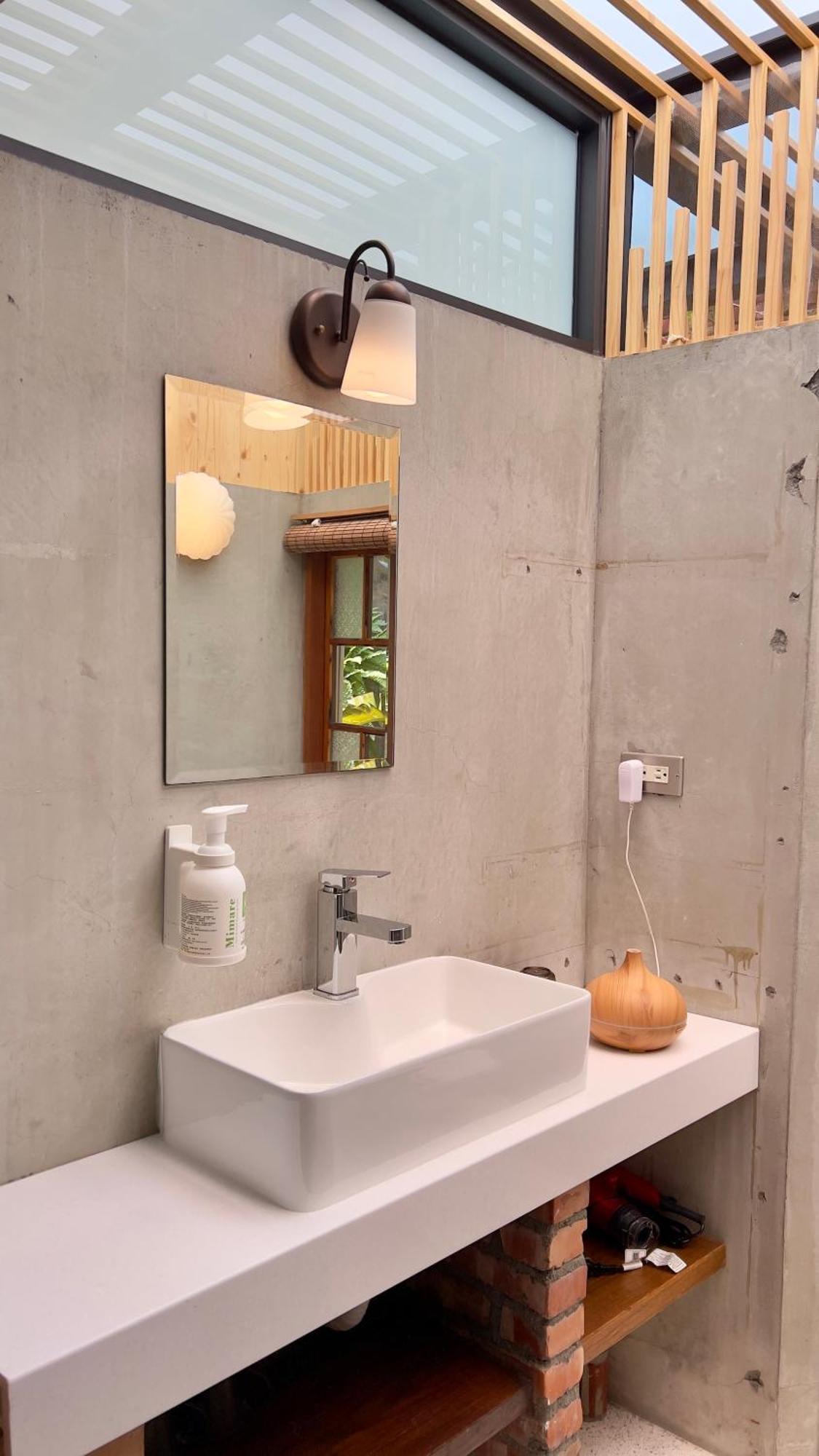 Loku. Tainan Hotel Bagian luar foto